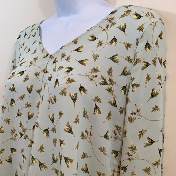 LC Lauren Conrad Floral V-Front & Back Shirt  Sz S - Picture 3 of 9